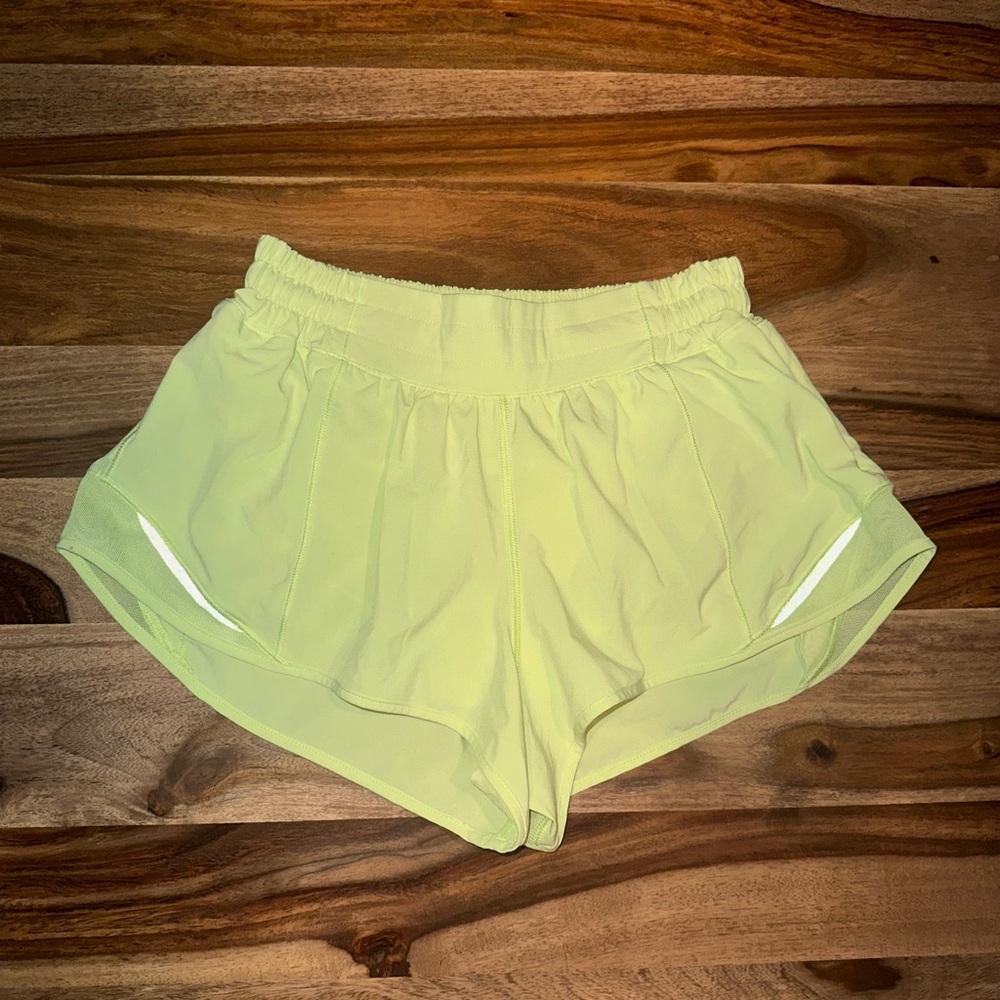Lululemon Hotty Hot 2.5’ Shorts Women’s - Bright Green/Yellow